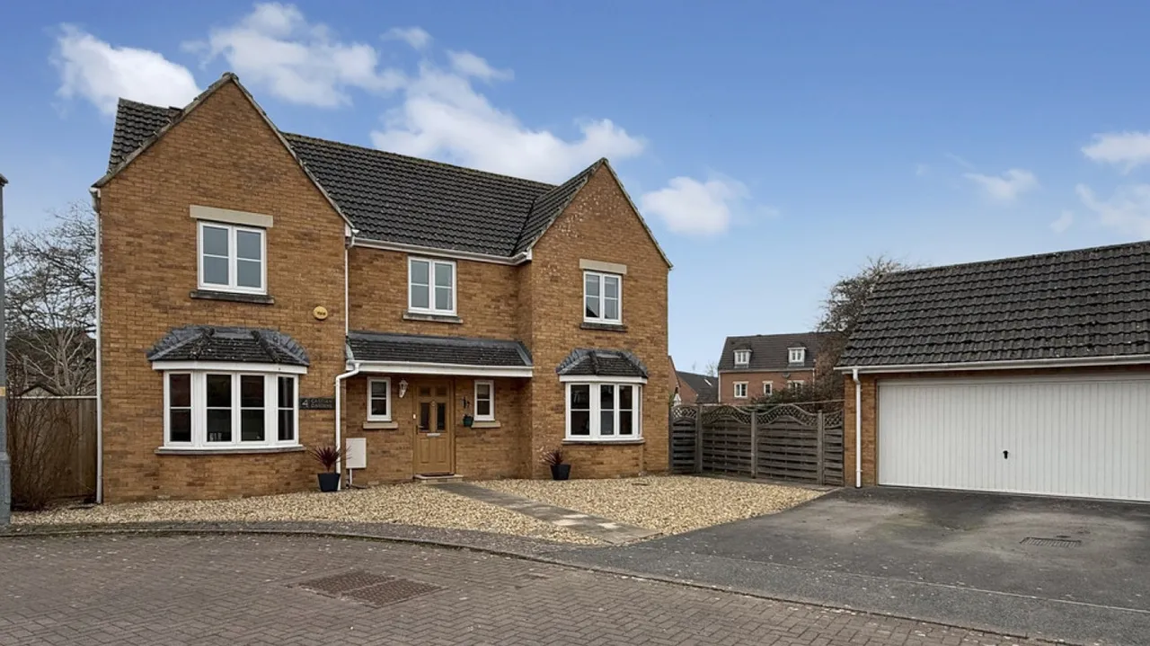 4 bed house for sale — Caspian Gardens, Westbury