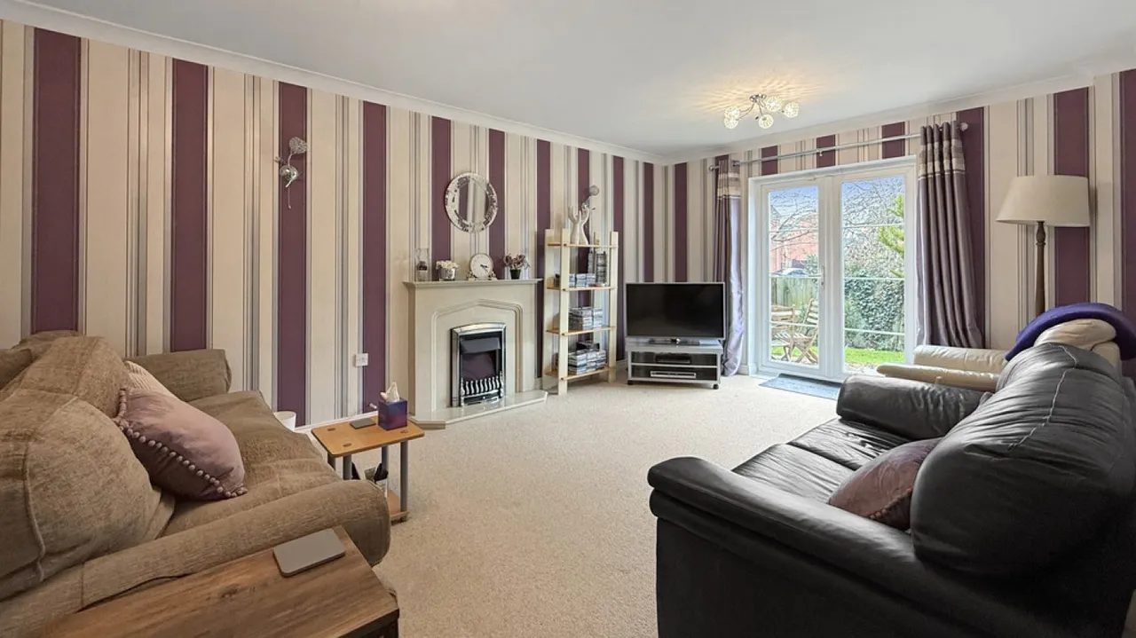 Caspian Gardens, Westbury, photo 2