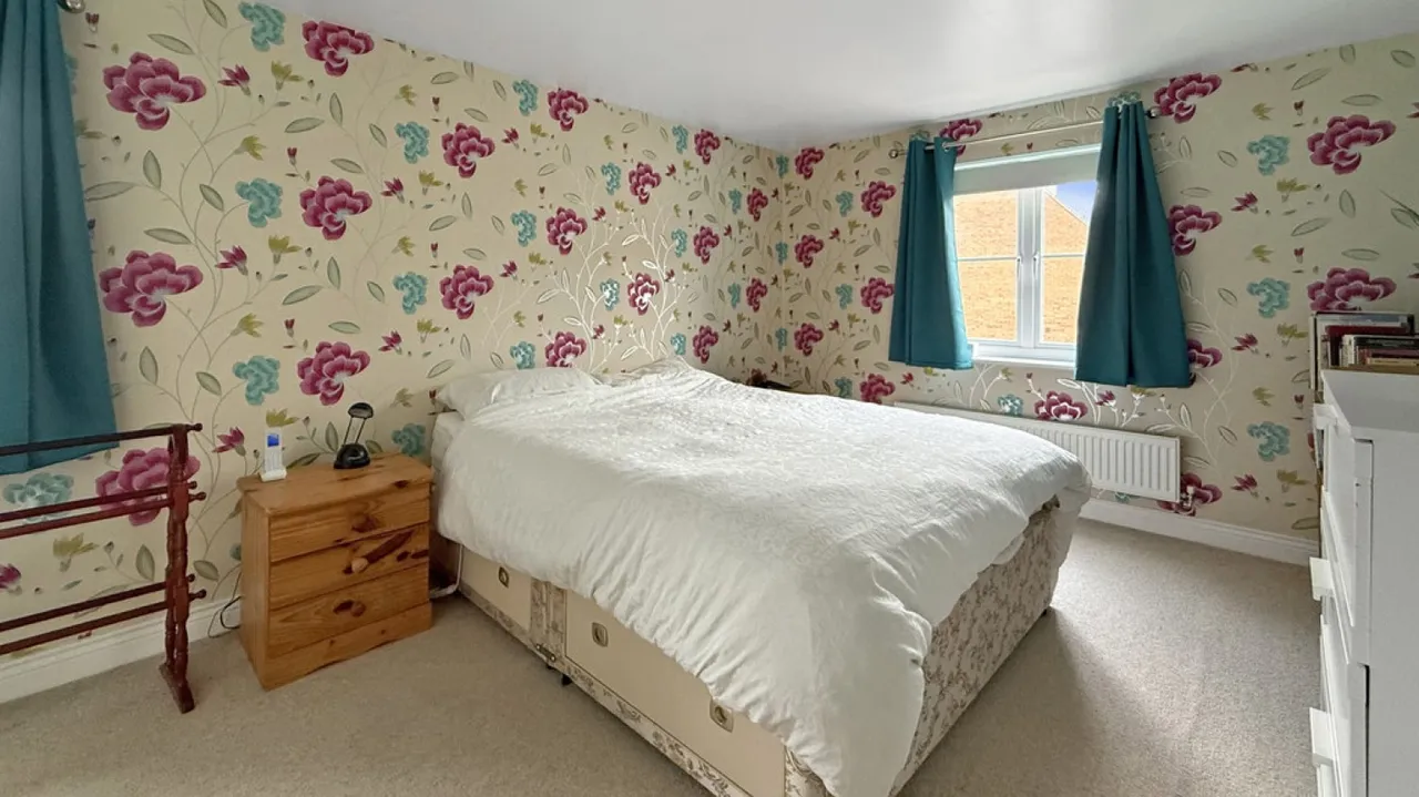 Caspian Gardens, Westbury, photo 8