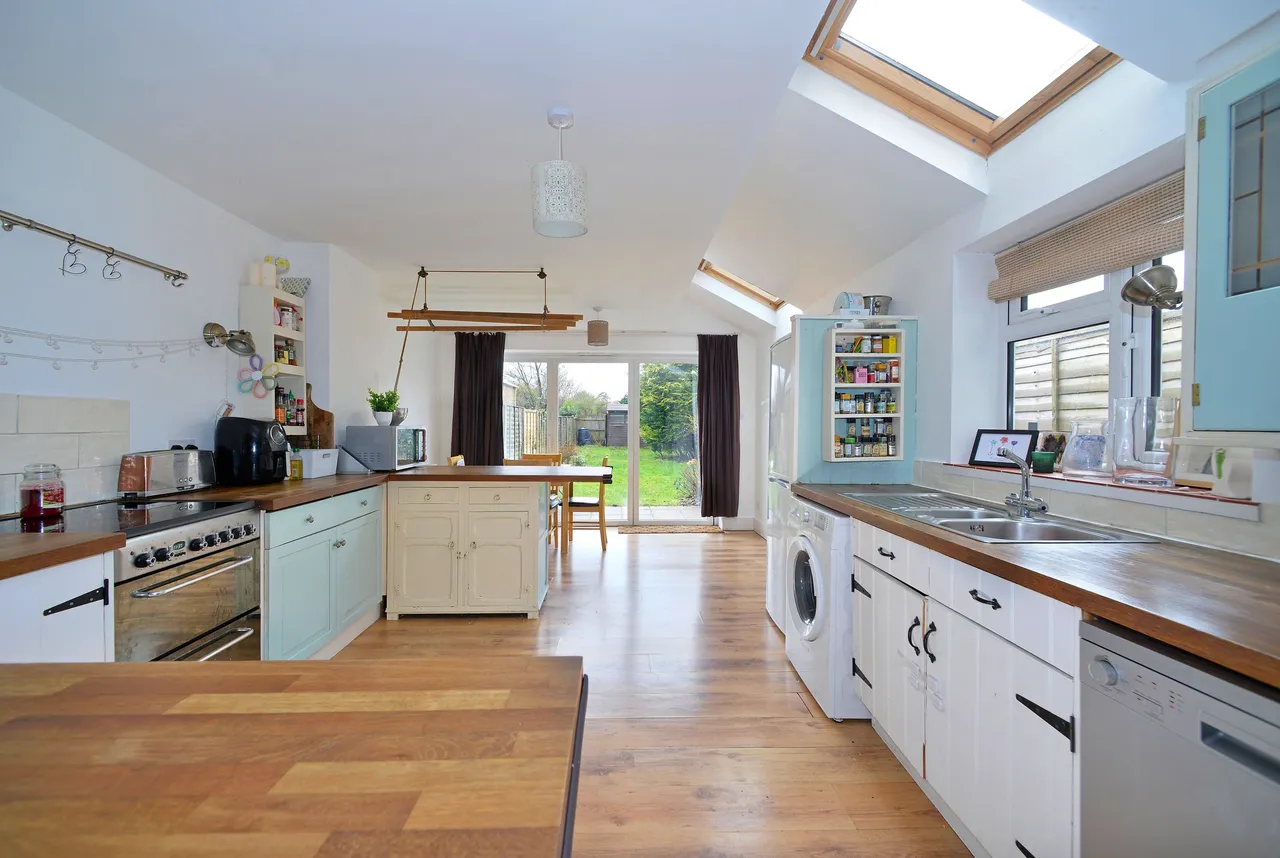 Alfold Road, Cranleigh, GU6, photo 2