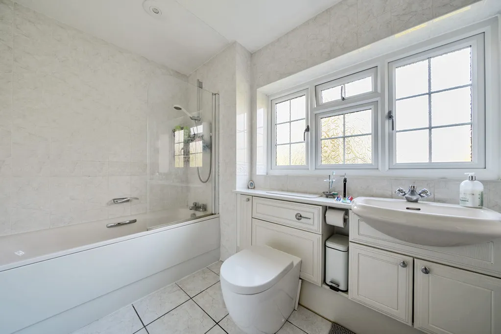 St. Huberts Close, Gerrards Cross, SL9, photo 10