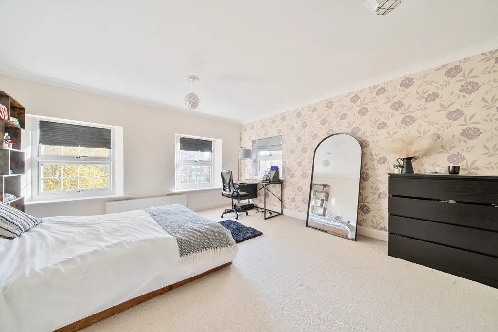 St. Huberts Close, Gerrards Cross, SL9, photo 9