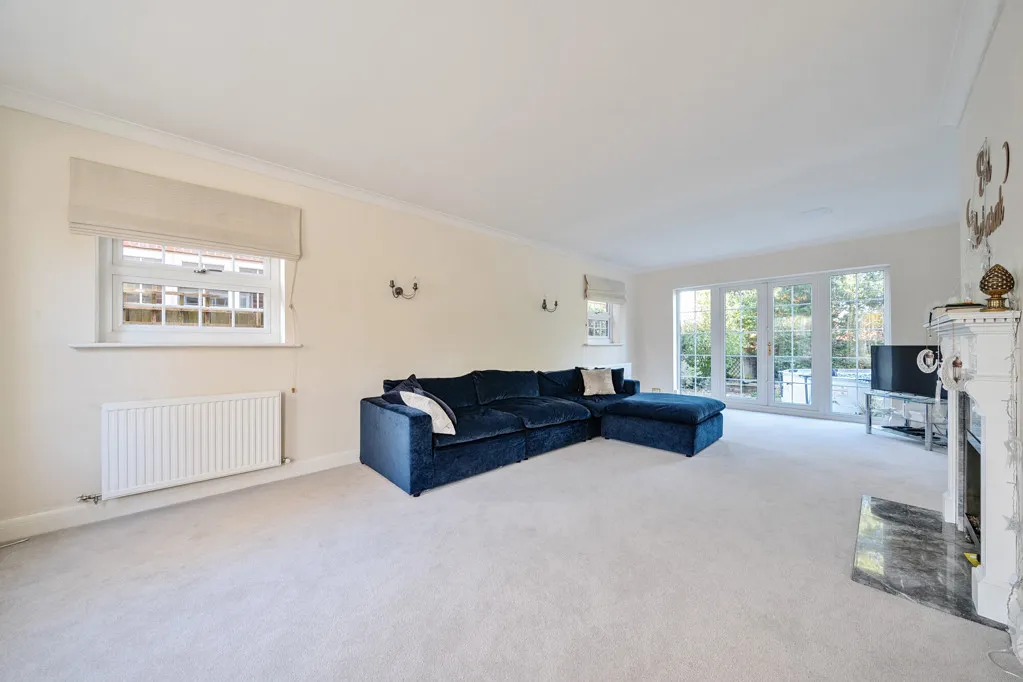 St. Huberts Close, Gerrards Cross, SL9, photo 3