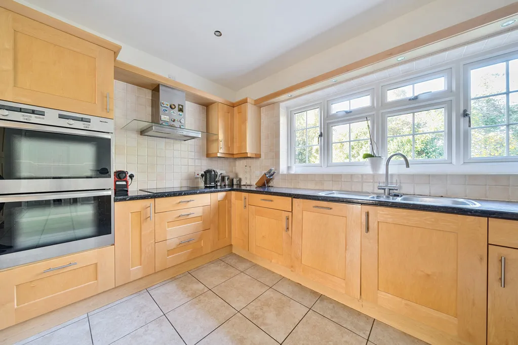 St. Huberts Close, Gerrards Cross, SL9, photo 7
