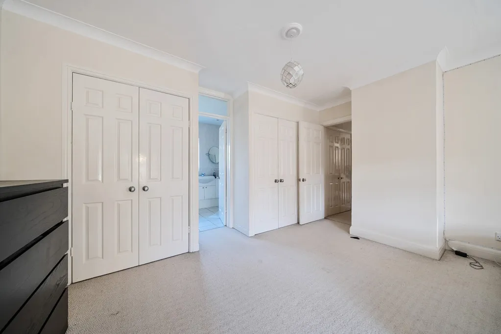 St. Huberts Close, Gerrards Cross, SL9, photo 16