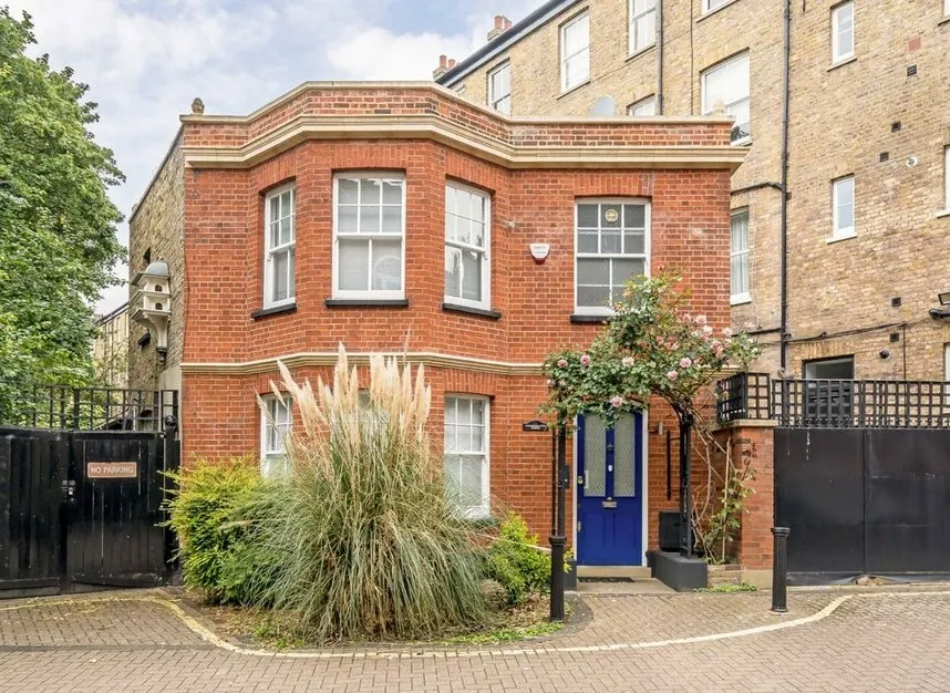 3 bed house for sale — Cumberland Crescent, West Kensington, W14
