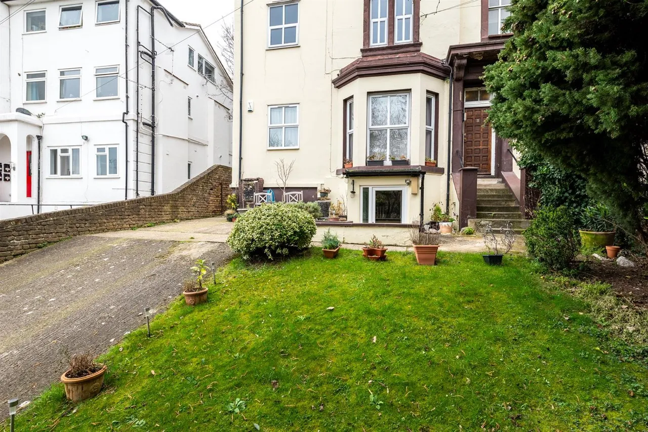 1 bed flat for sale — Cobham Terrace, Bean Road, Greenhithe DA9 9HZ