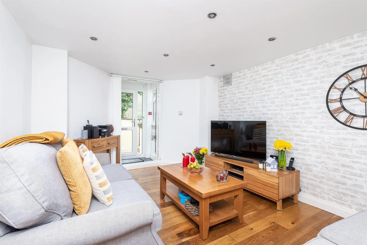 Cobham Terrace, Bean Road, Greenhithe DA9 9HZ, photo 5