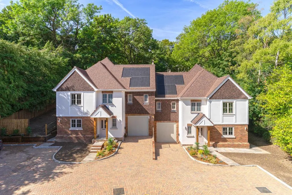 4 bed house for sale — Welcomes Road, Kenley CR8 5HD