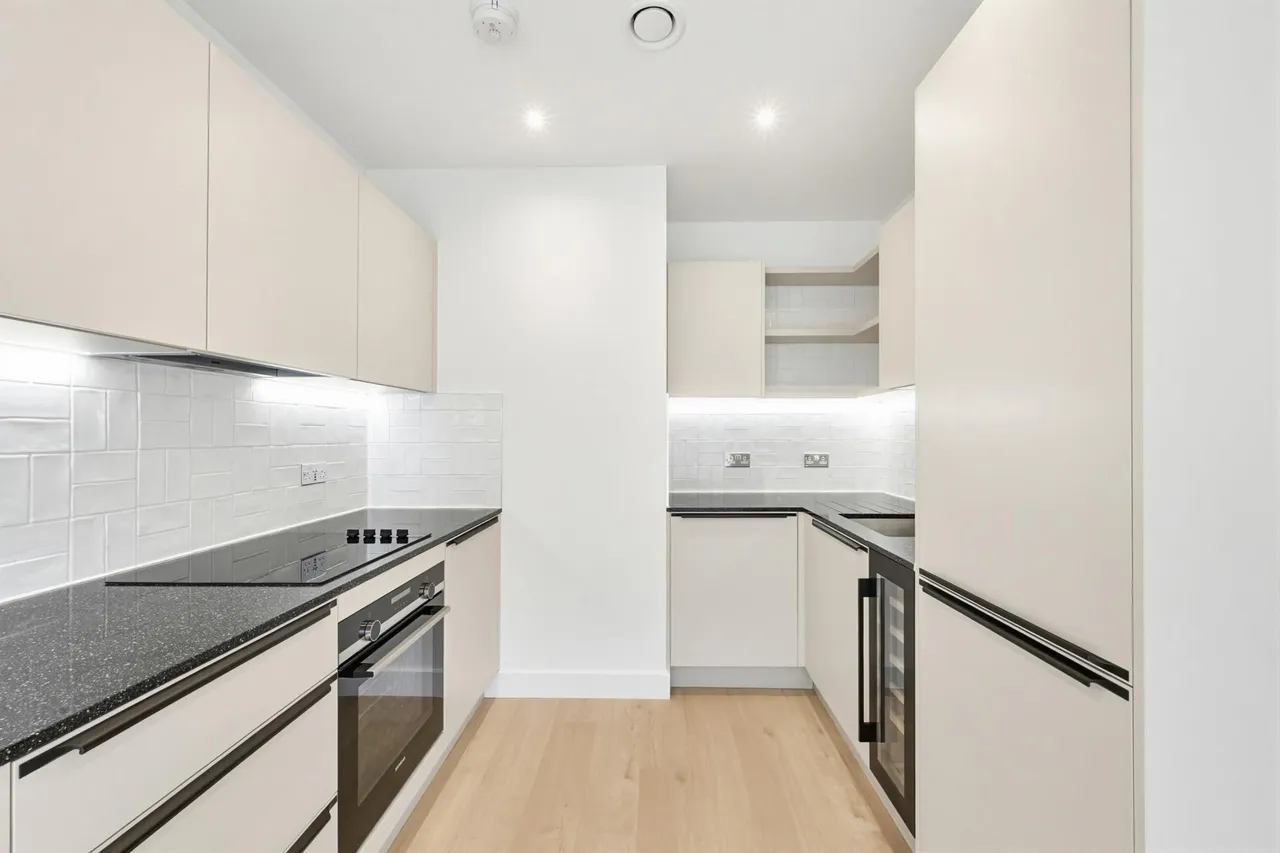 Southlake Road, London, SE28, photo 4
