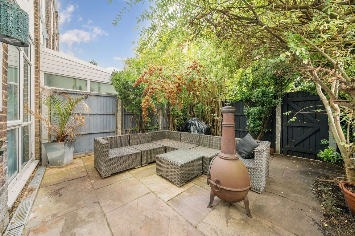 Silver Tree Close, Walton-On-Thames, KT12, photo 8