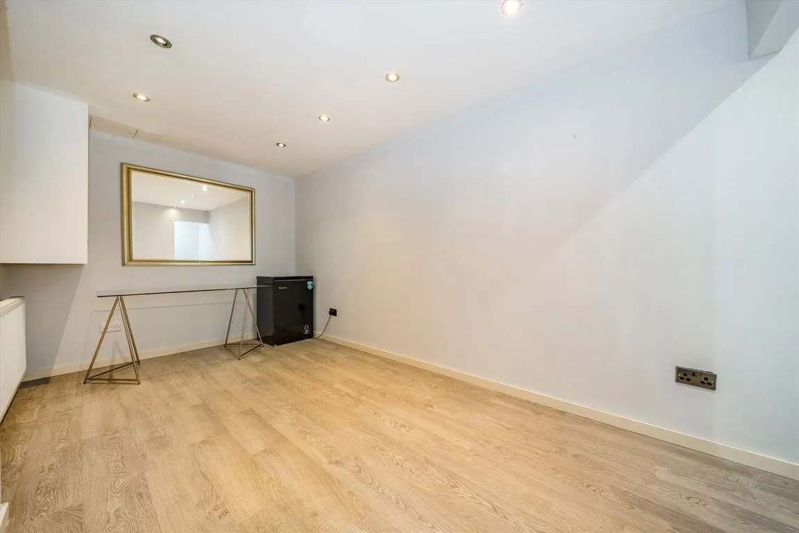 Silver Tree Close, Walton-On-Thames, KT12, photo 4