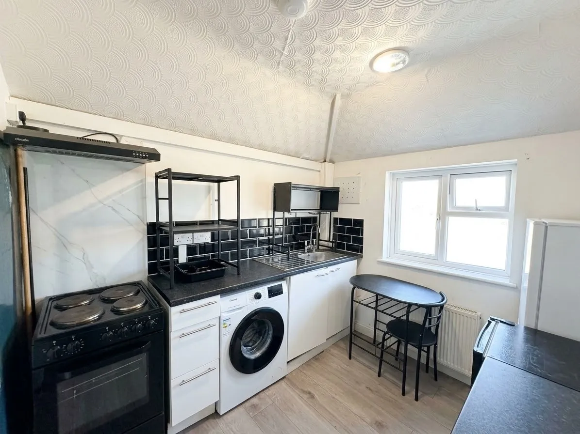 Stoneleigh Avenue, Enfield, EN1, photo 3