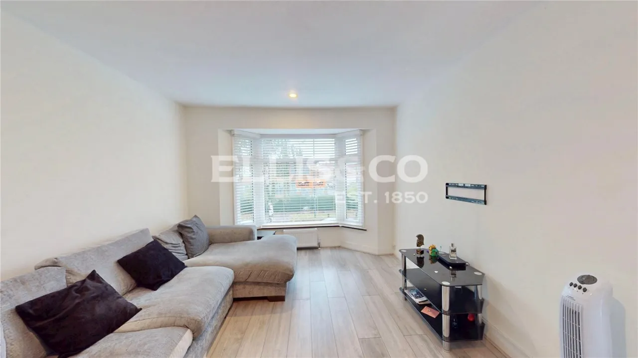 East Lane, Wembley, HA9, photo 2
