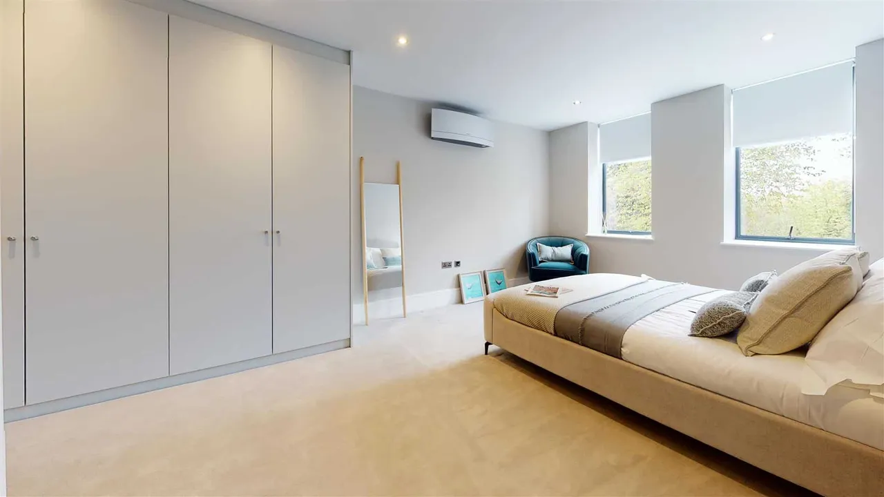 Westwood House, High Road, Chigwell, photo 6