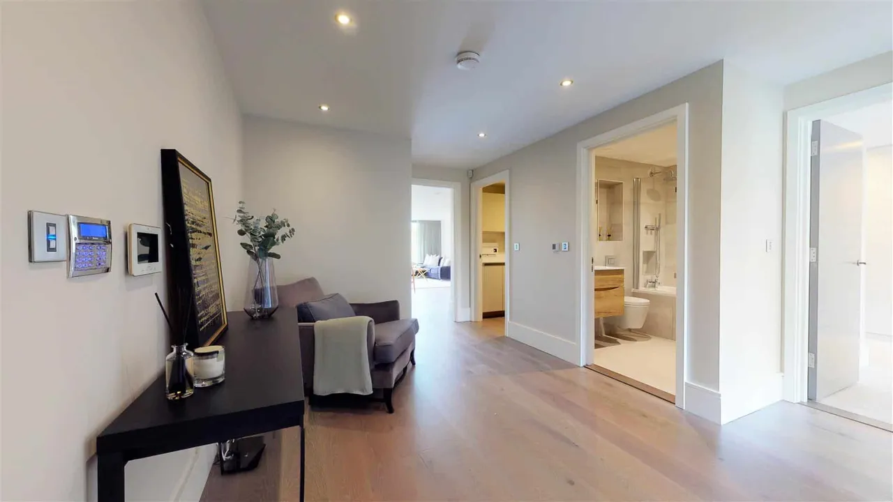 Westwood House, High Road, Chigwell, photo 4
