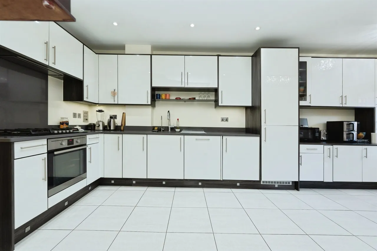 Neilson Close, Watford, photo 4