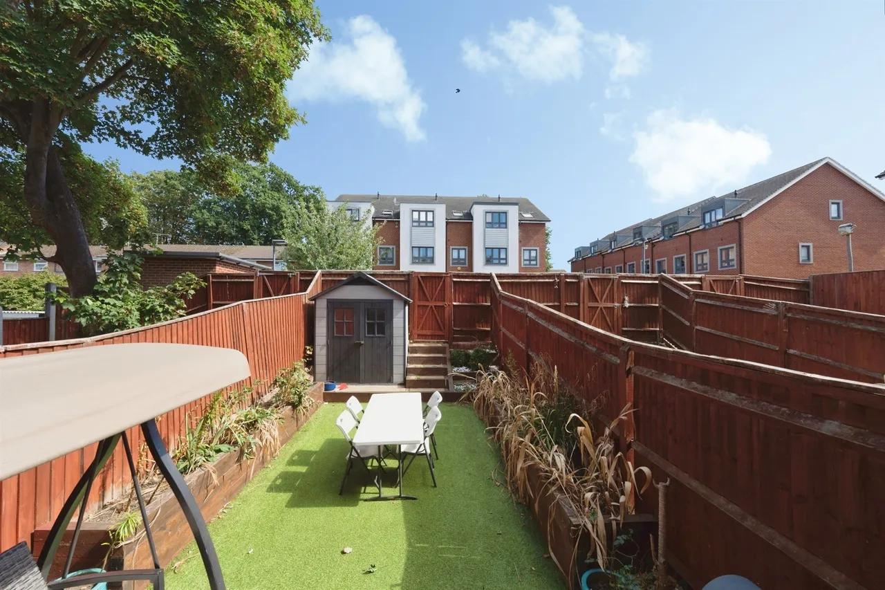 Neilson Close, Watford, photo 12