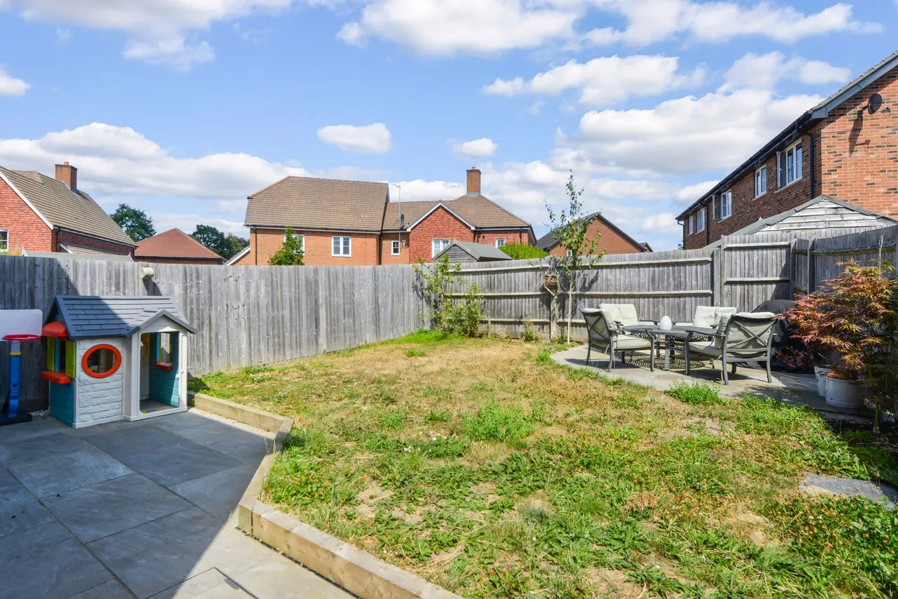 Weald View, Alfold, GU6, photo 4