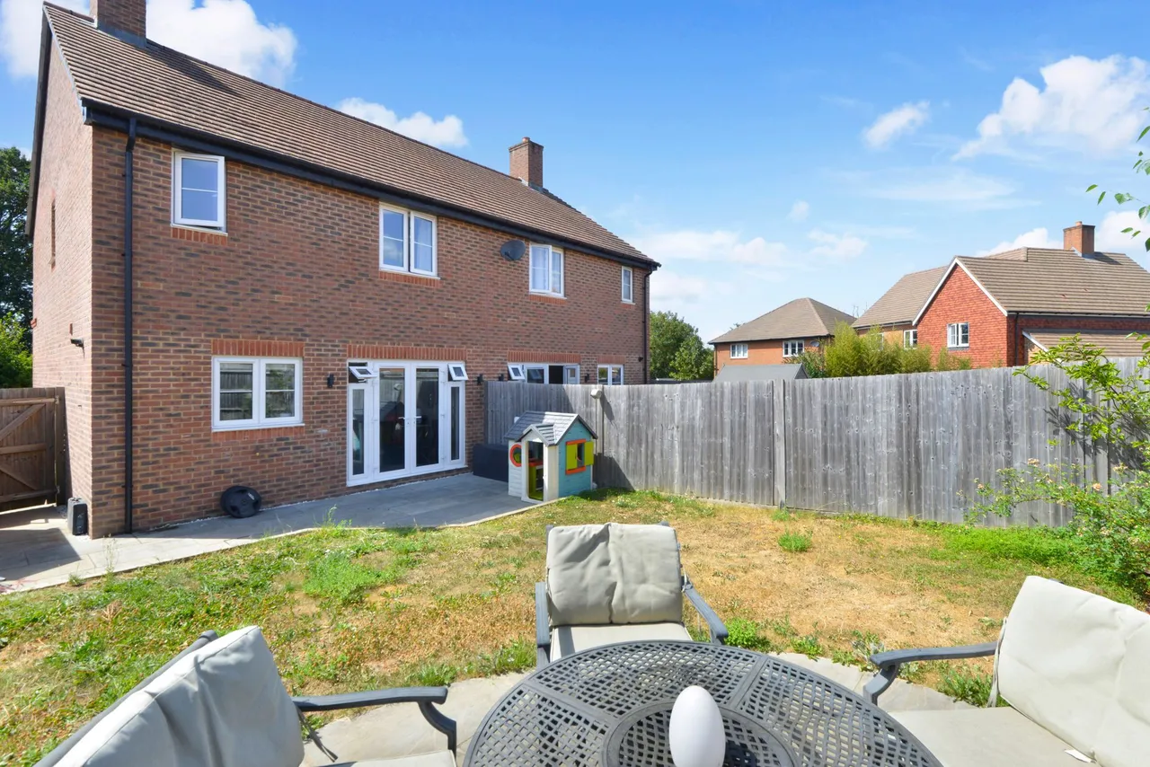 Weald View, Alfold, GU6, photo 13