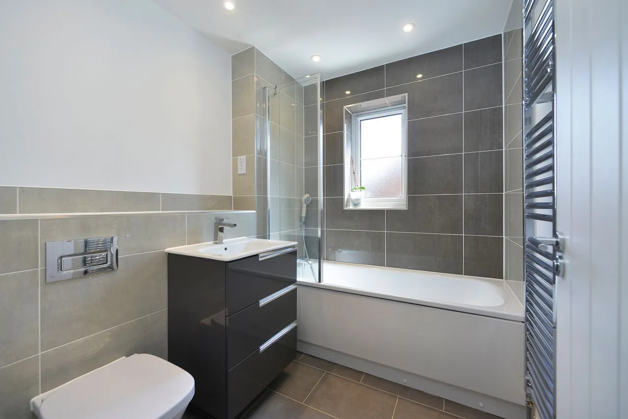 Weald View, Alfold, GU6, photo 9