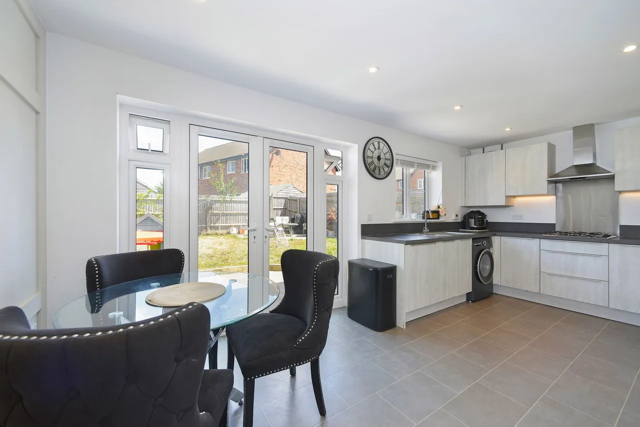 Weald View, Alfold, GU6, photo 2