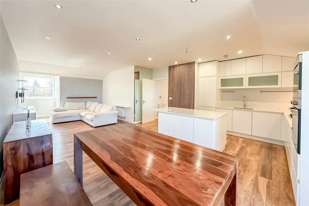 2 bed flat for sale — Russet Drive, Highfield Park, St. Albans, AL4 0AZ