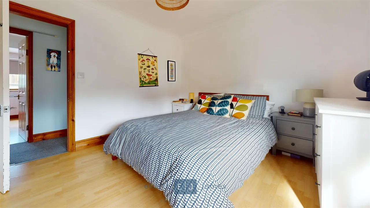 Buckingham Road, London, E18, photo 7
