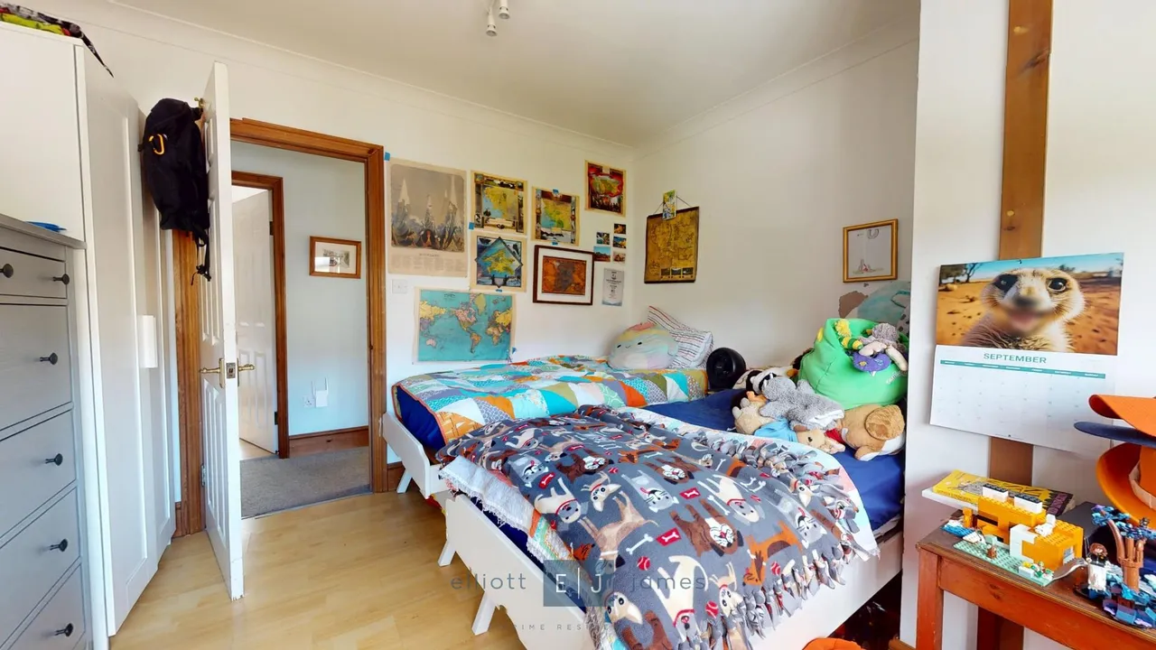 Buckingham Road, London, E18, photo 10