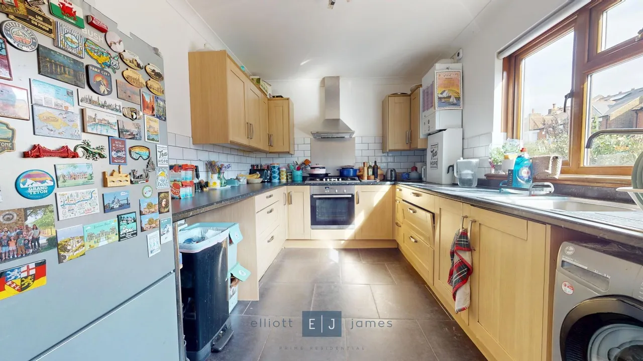 Buckingham Road, London, E18, photo 3
