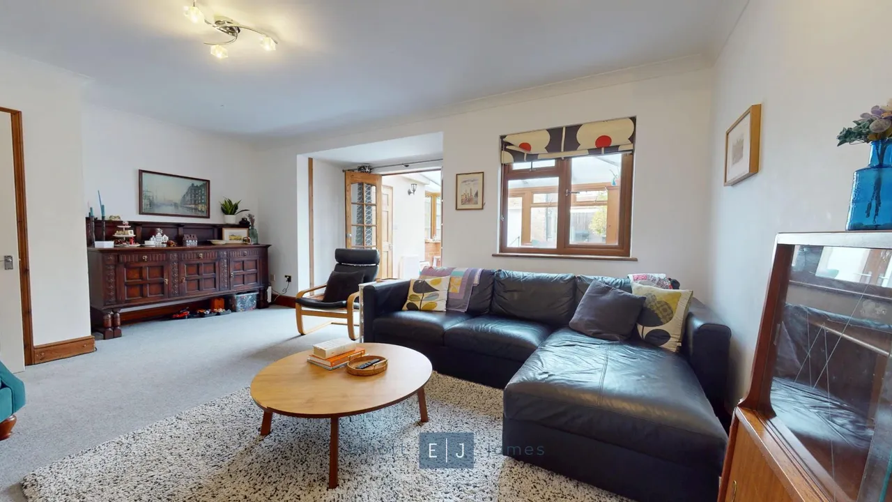Buckingham Road, London, E18, photo 2
