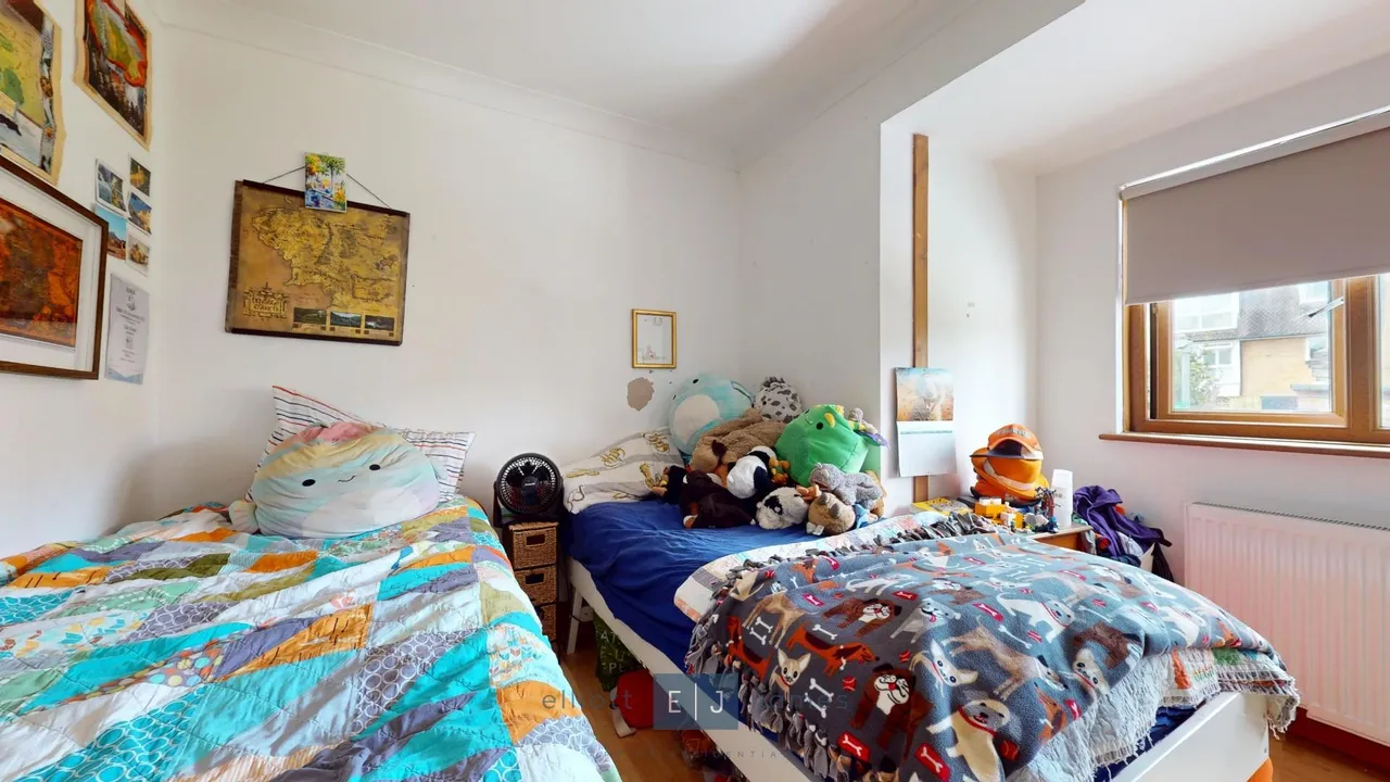 Buckingham Road, London, E18, photo 9