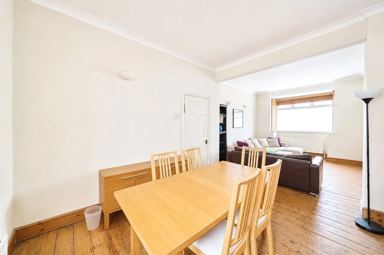 Caistor Park Road, London, E15, photo 3