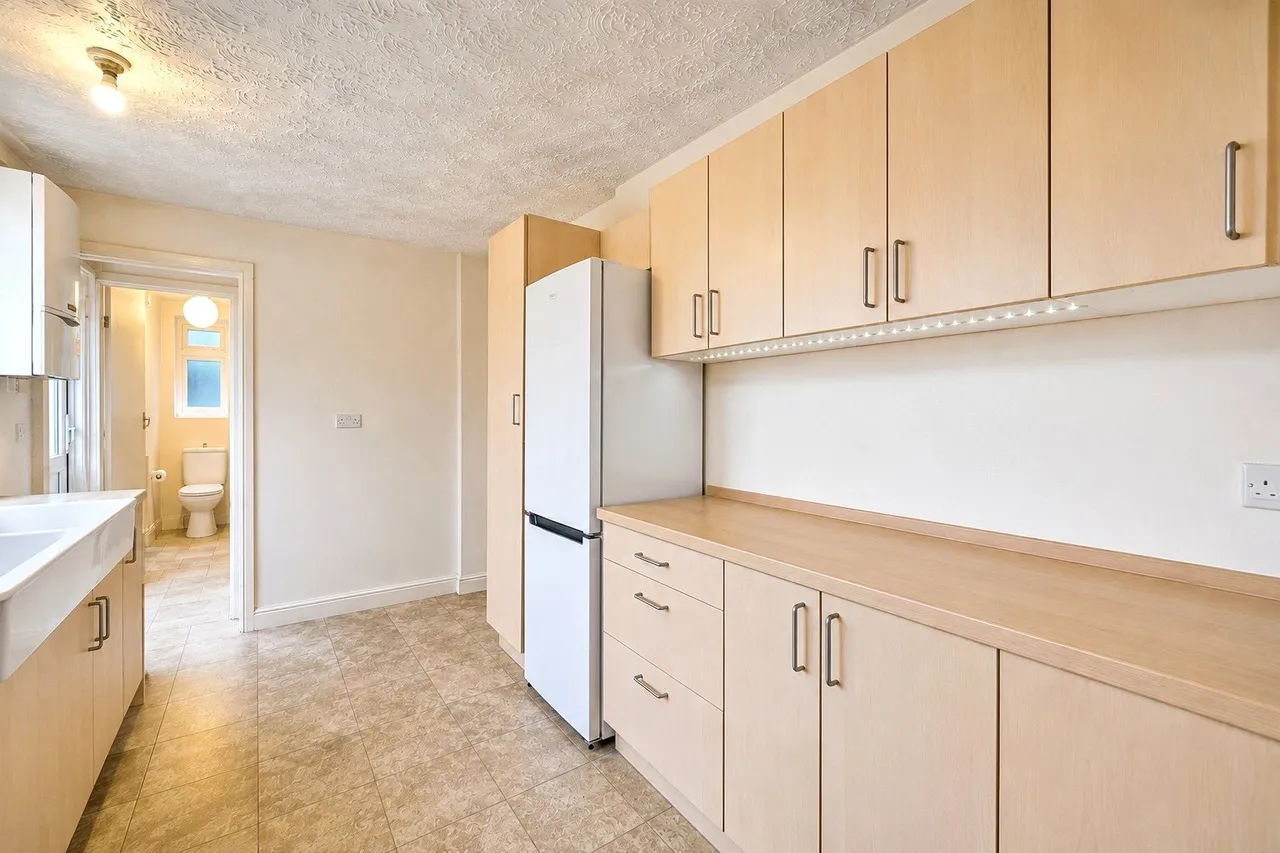 Caistor Park Road, London, E15, photo 5