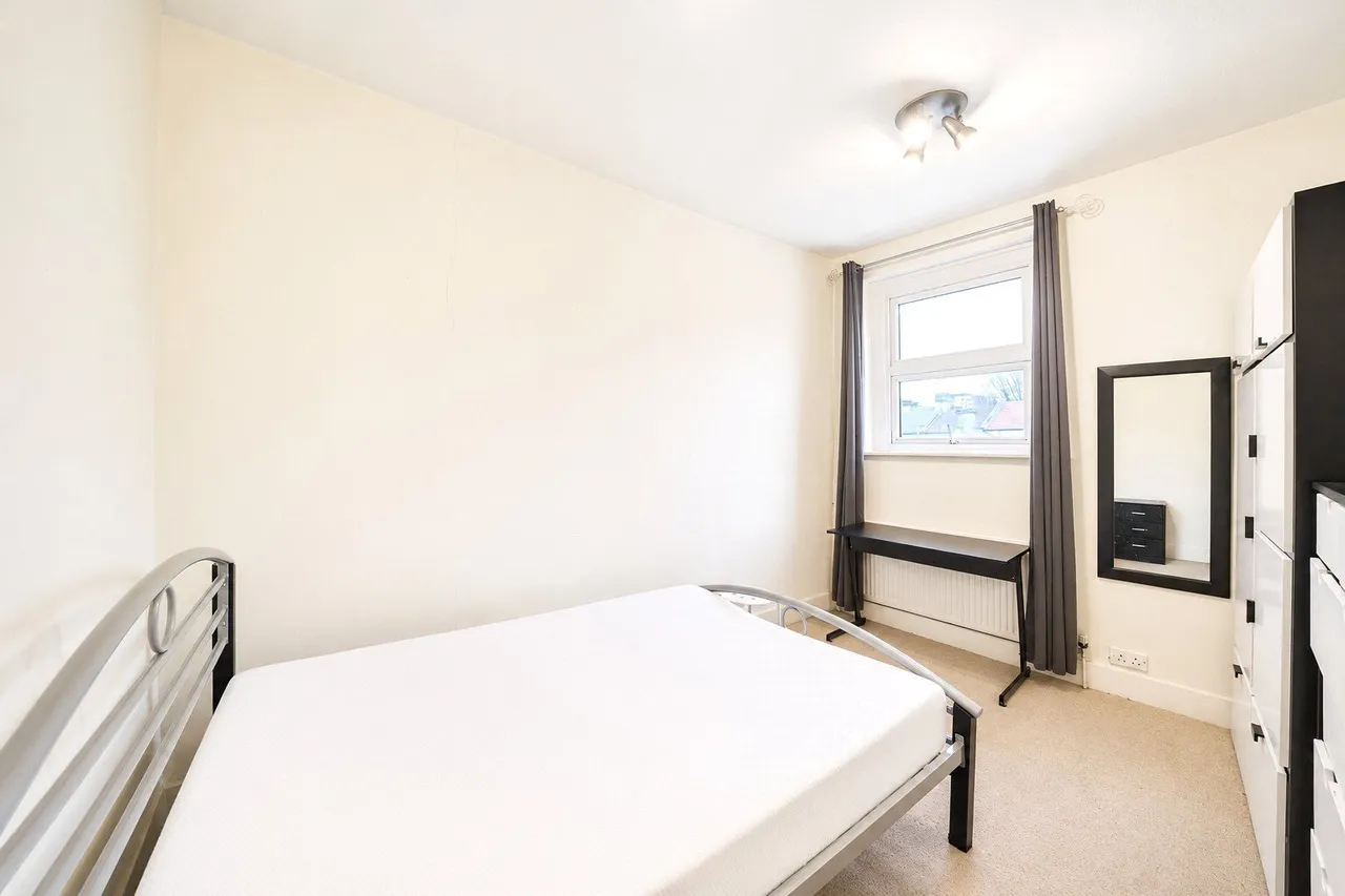 Caistor Park Road, London, E15, photo 9