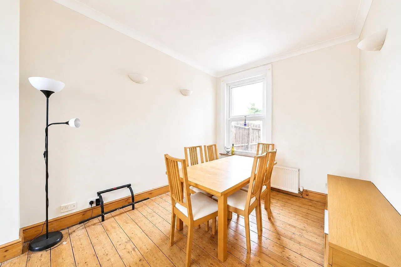 Caistor Park Road, London, E15, photo 4