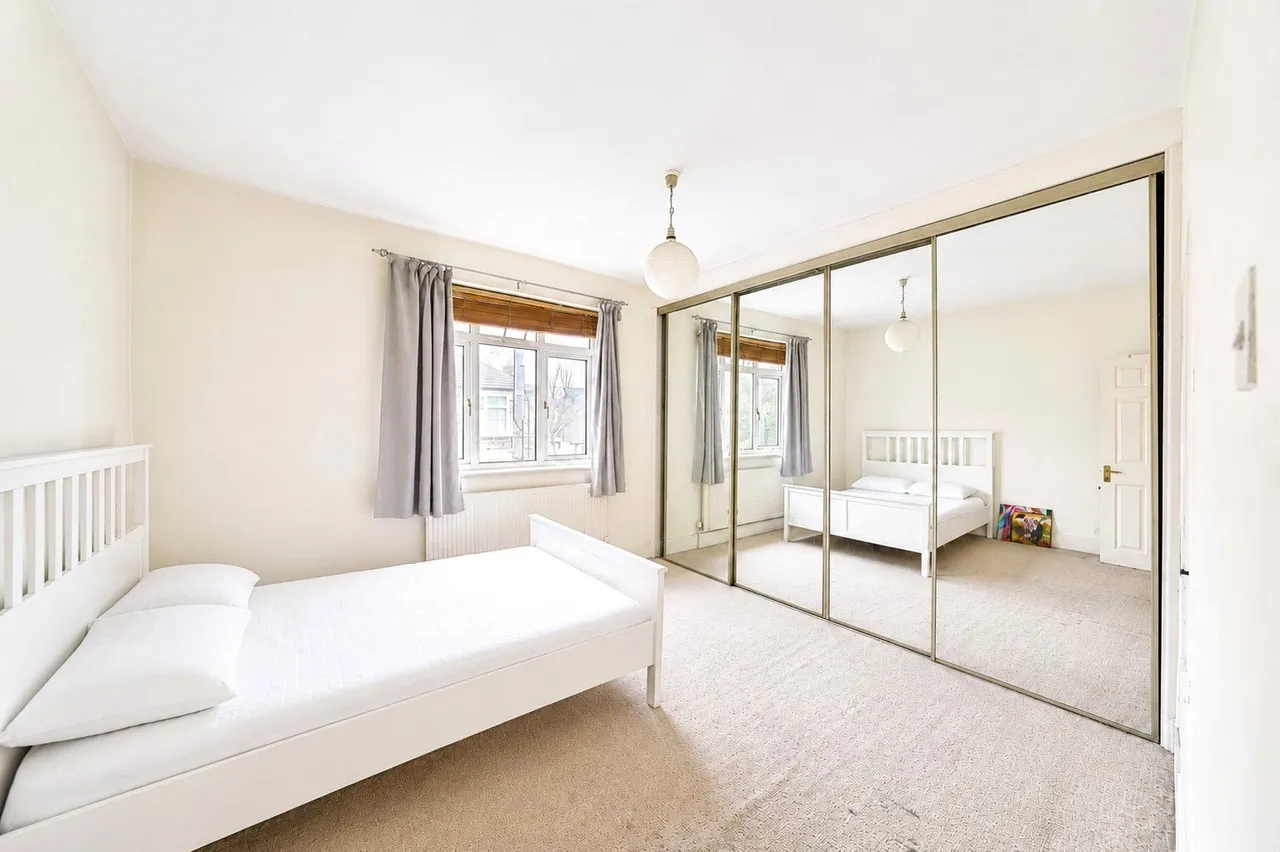 Caistor Park Road, London, E15, photo 7