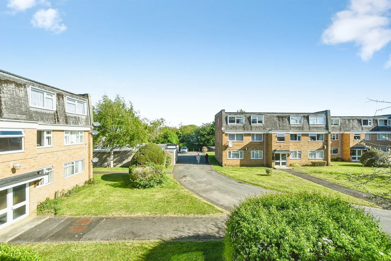 Helmsdale, Swindon, SN25, photo 2