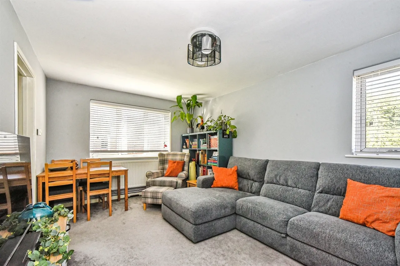 Helmsdale, Swindon, SN25, photo 3