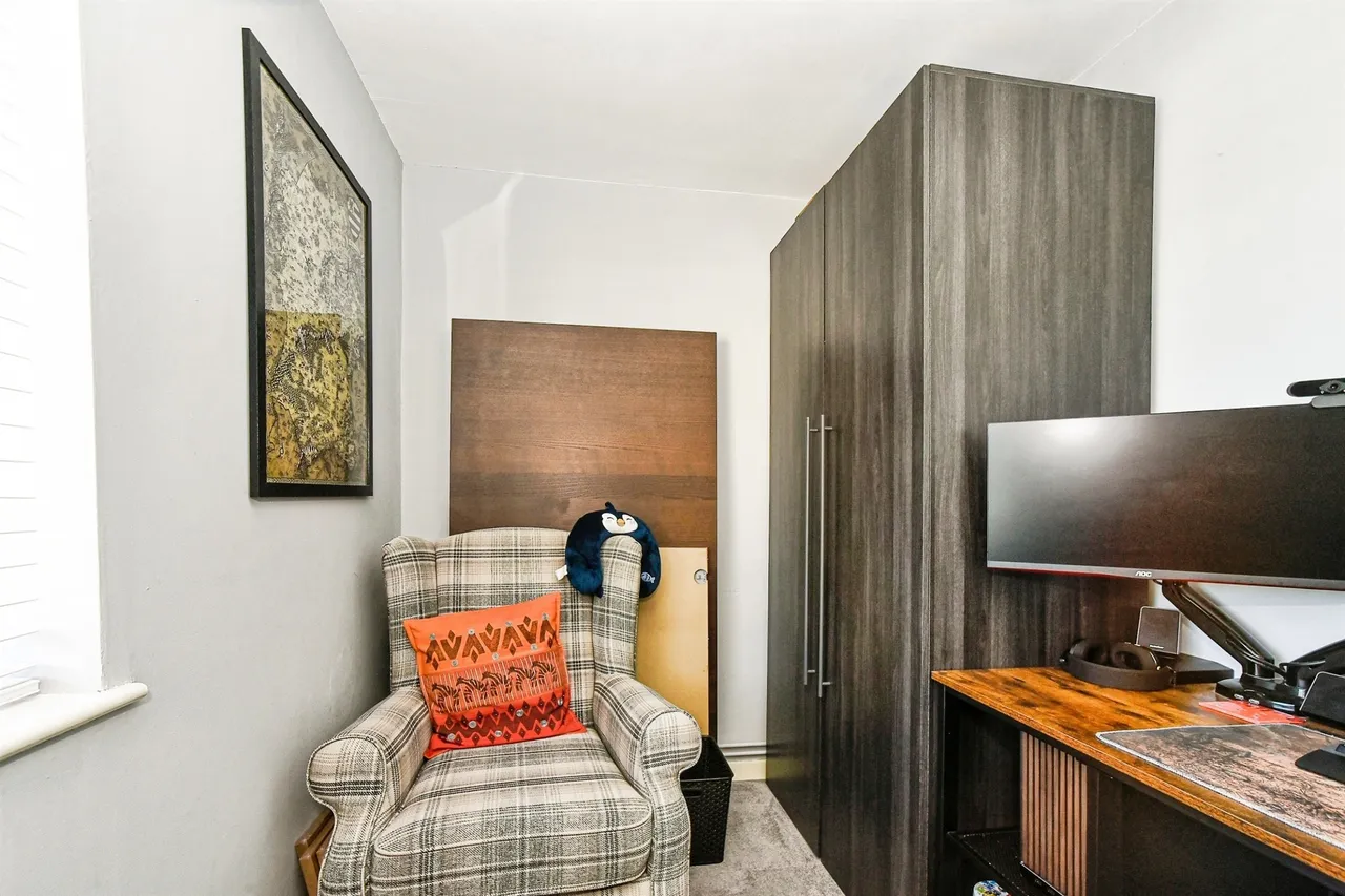 Helmsdale, Swindon, SN25, photo 11