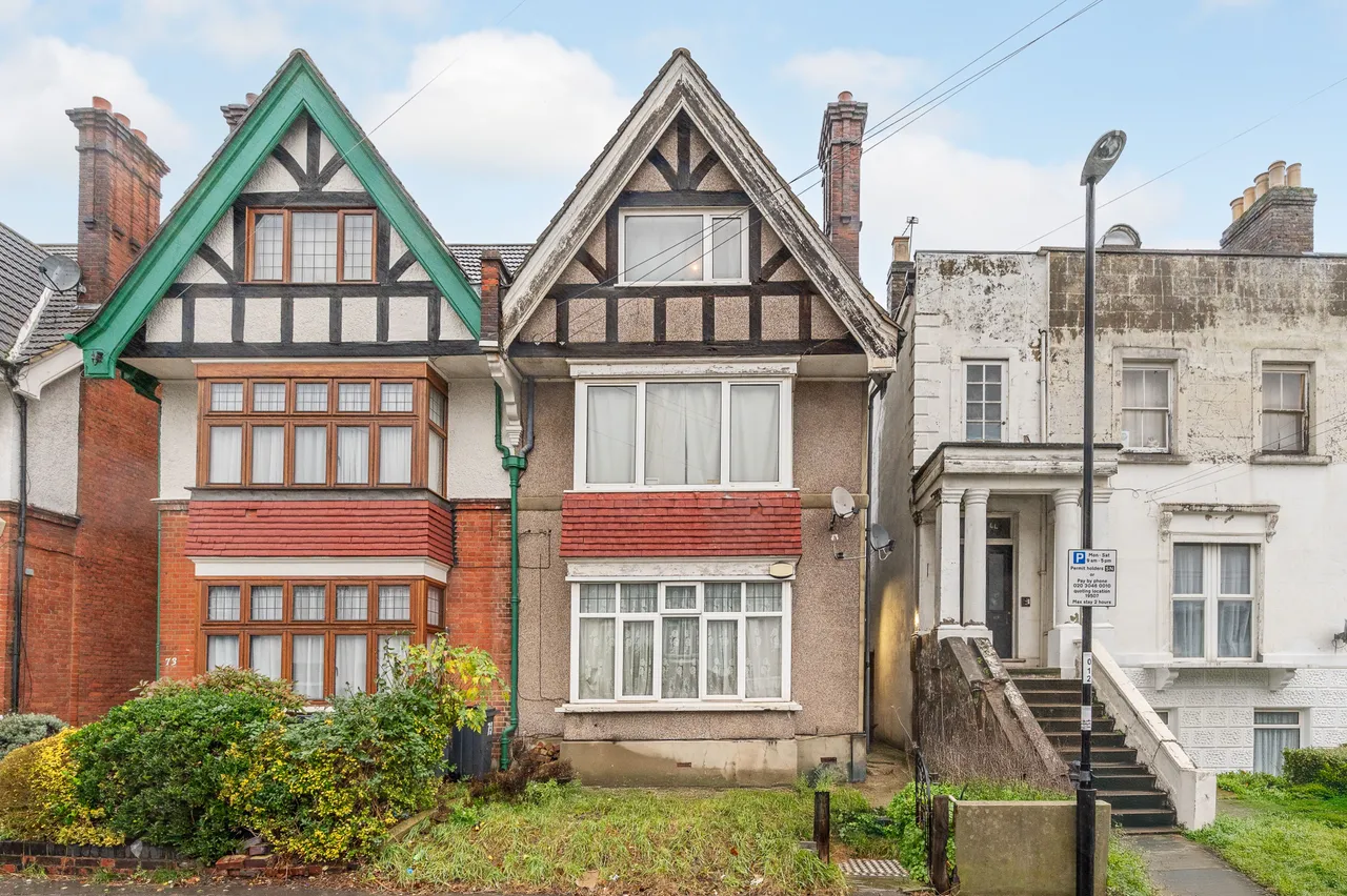 2 bed flat for sale — 75 Albert Road, London