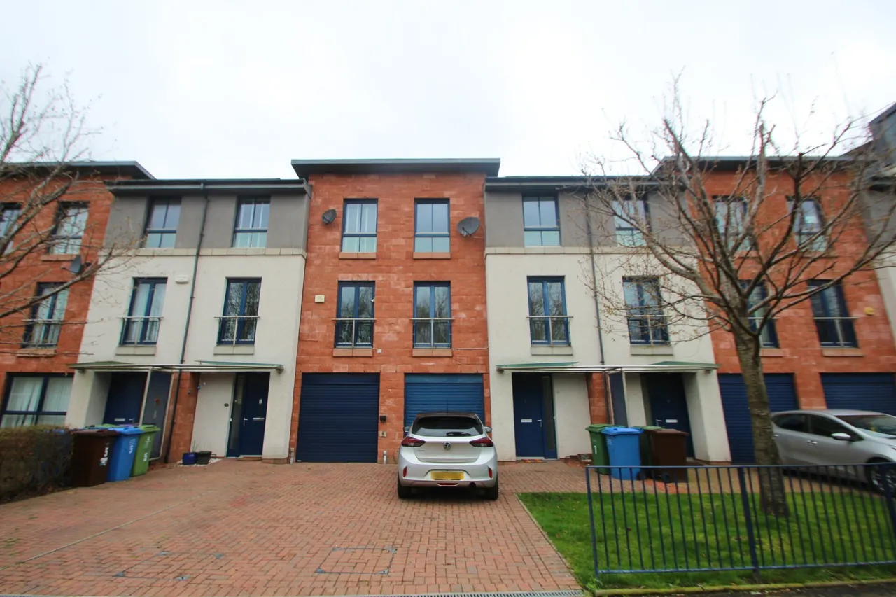 4 bed house to rent, Provost Way, Oatlands, G5