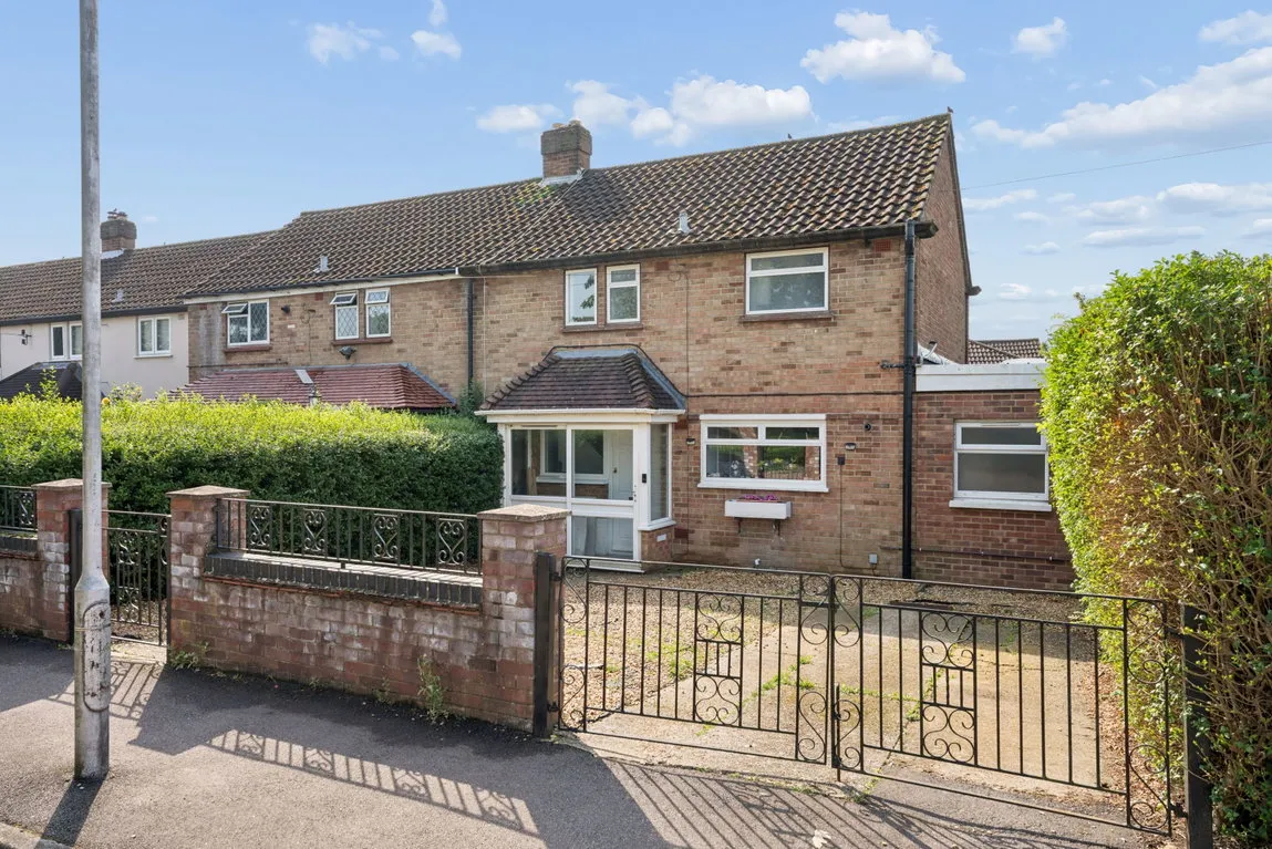 4 bed house for sale, Oakfield, Mill End, WD3