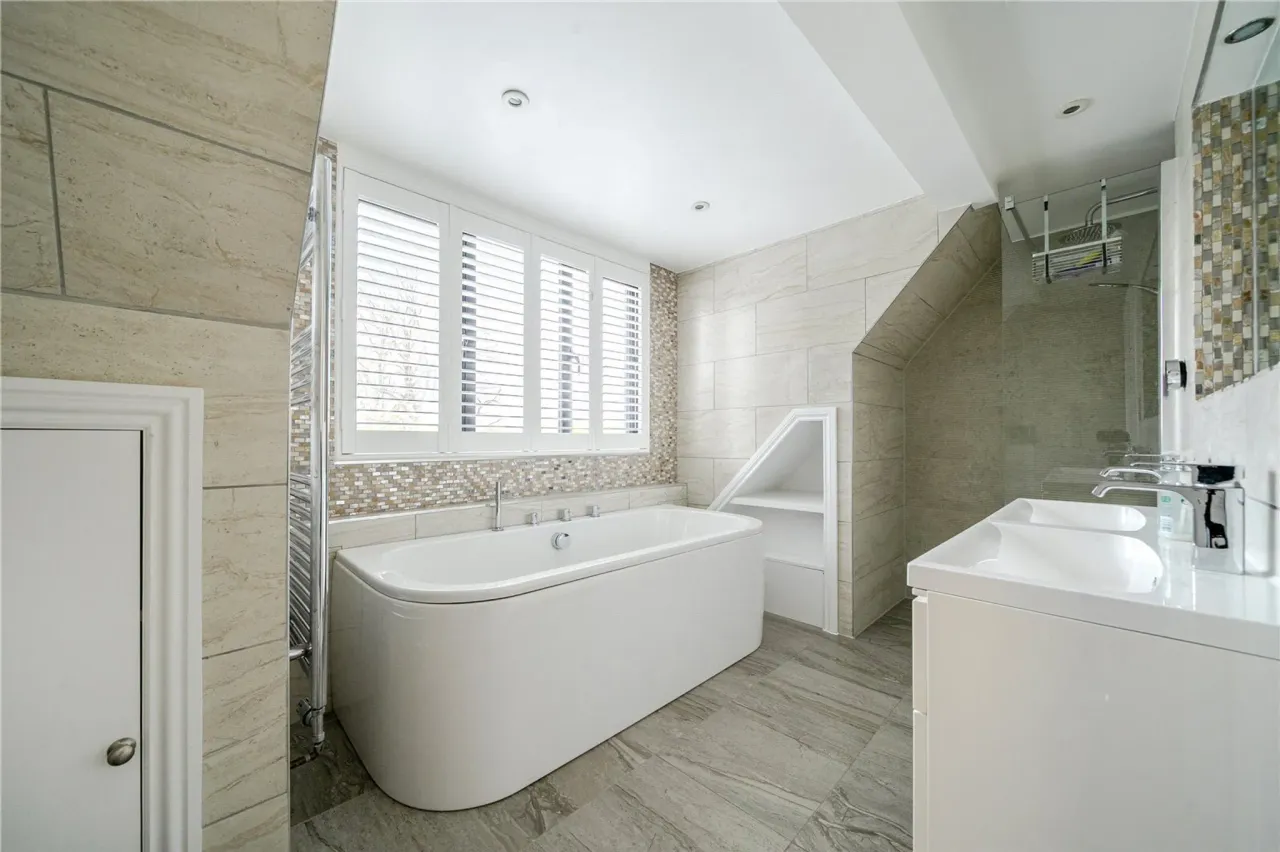 Saunders Lane, Woking, Surrey, GU22, photo 16