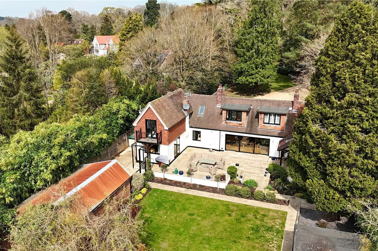 Saunders Lane, Woking, Surrey, GU22, photo 22