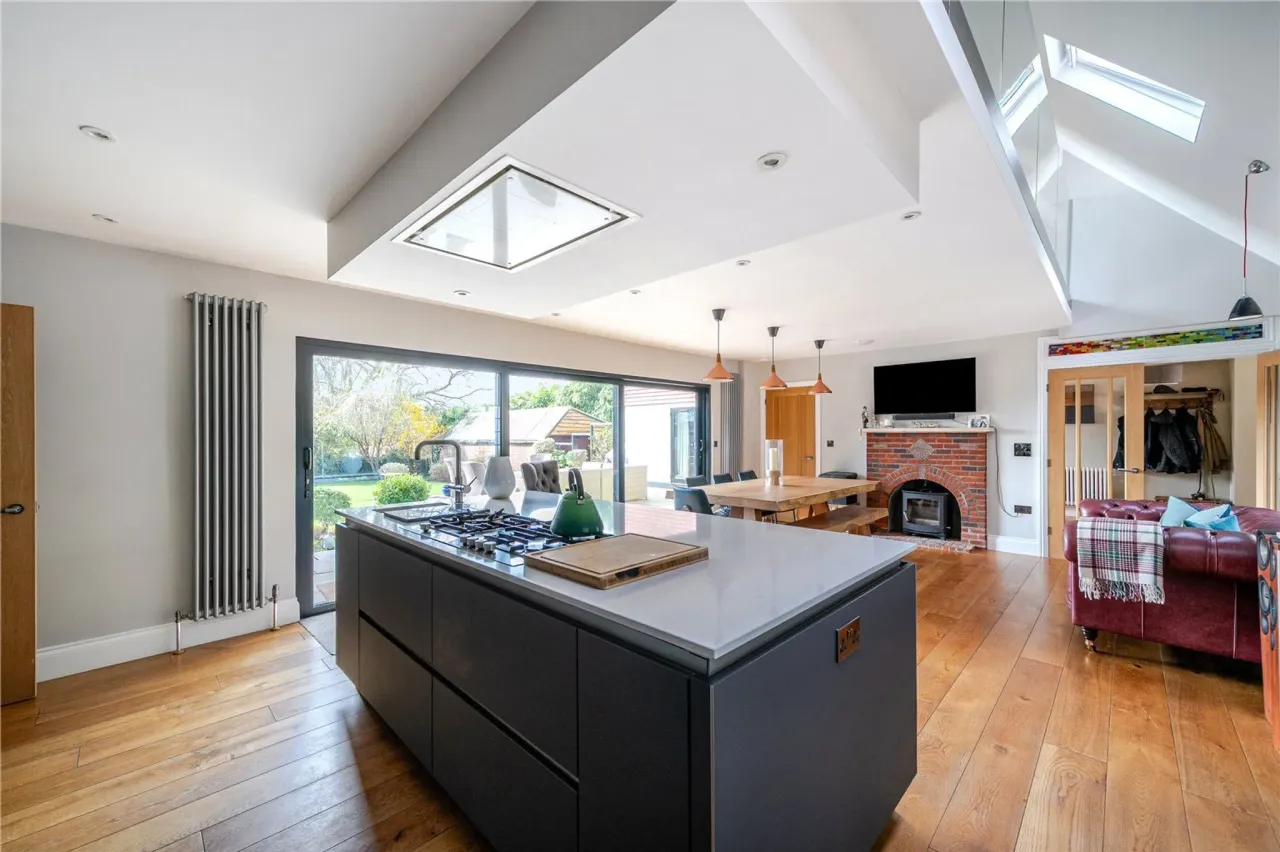 Saunders Lane, Woking, Surrey, GU22, photo 9