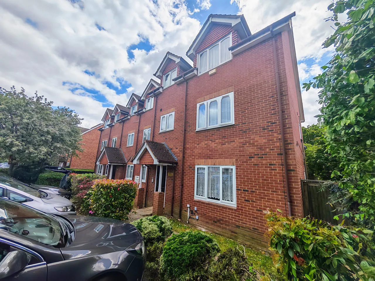 2 bed flat for sale, Cherry Gardens, Northolt, UB5