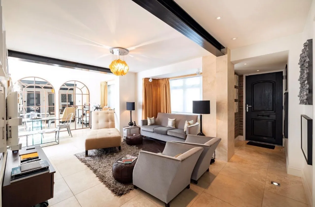 2 Acacia Close, Stanmore, photo 2
