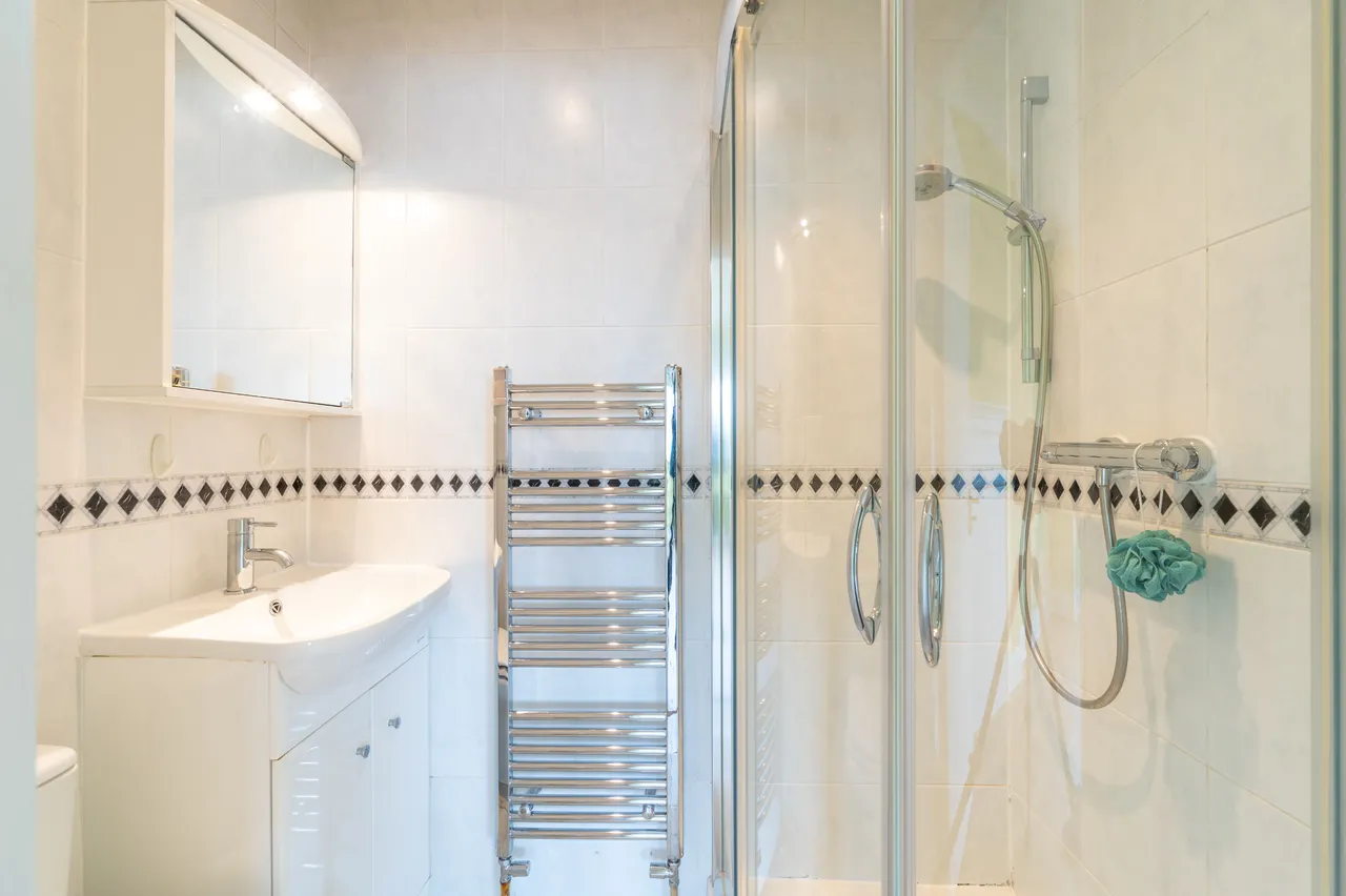 82 Oxgate Gardens, London, photo 9