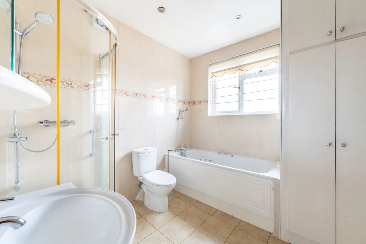 82 Oxgate Gardens, London, photo 6